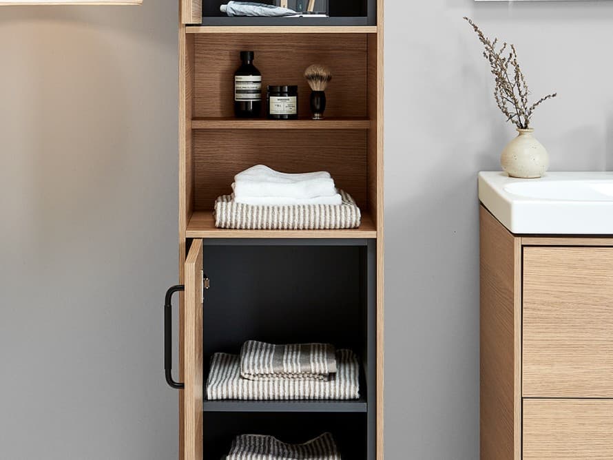 Ifö højkab i lys eg Ifö højkab i lys eg