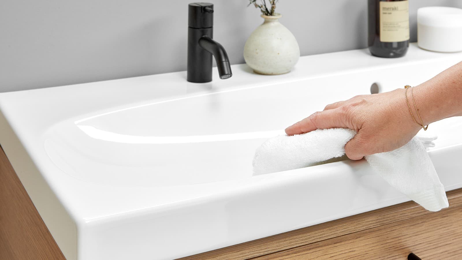 Rengøring af Ifö håndvask Rengøring af Ifö håndvask