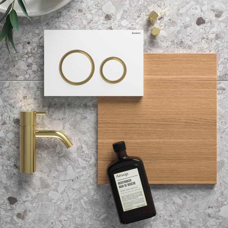 Grå og guld badeværelse Grå og guld badeværelse